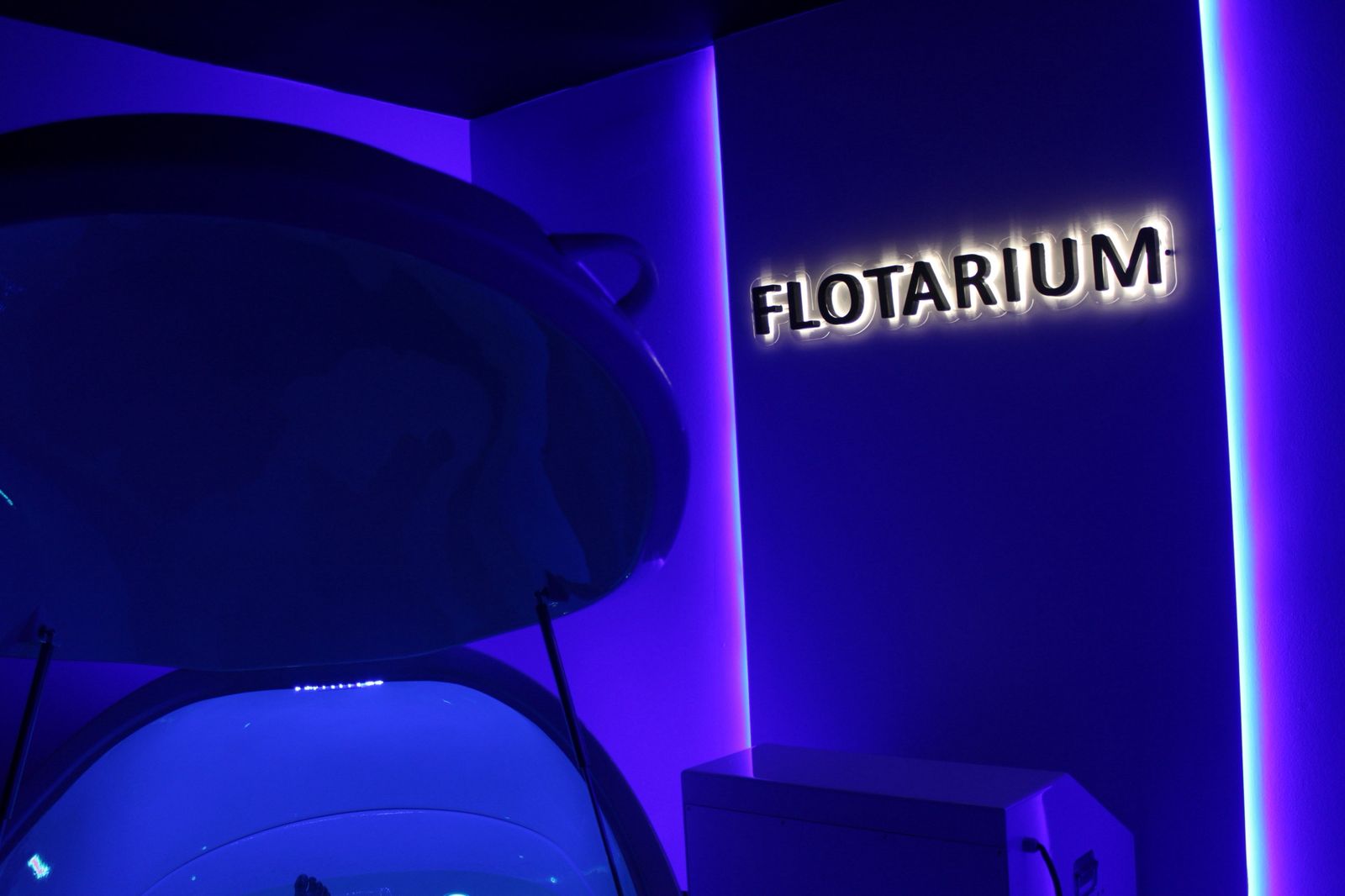 Terapia de ingravidez en cápsula de flotación de Flotarium Bliss Panamá